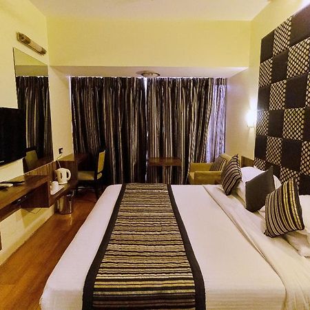 Hotel Silver Inn Mumbai Exterior photo