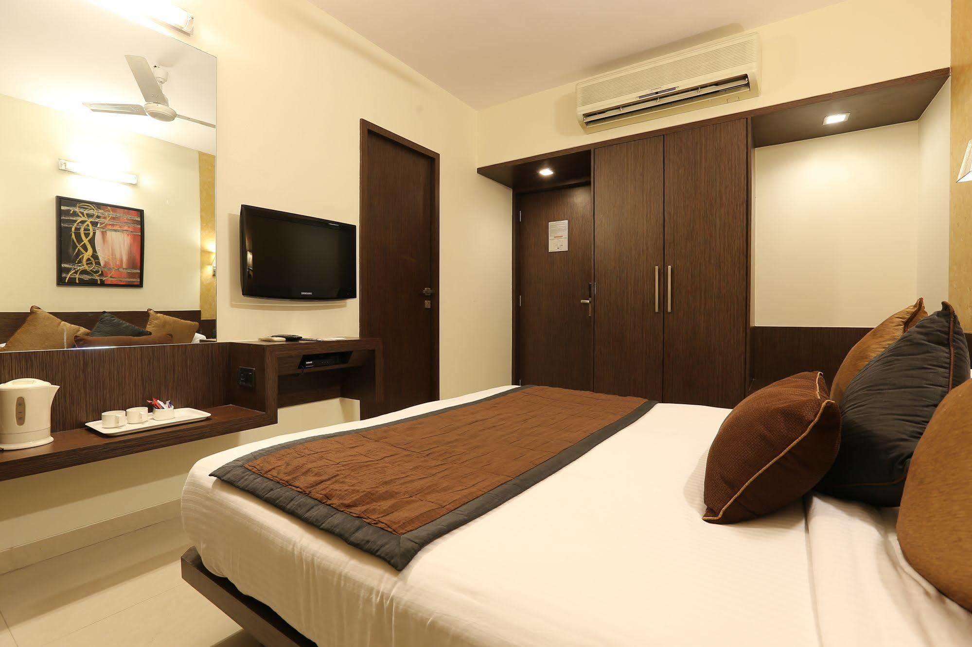 Hotel Silver Inn Mumbai Exterior photo